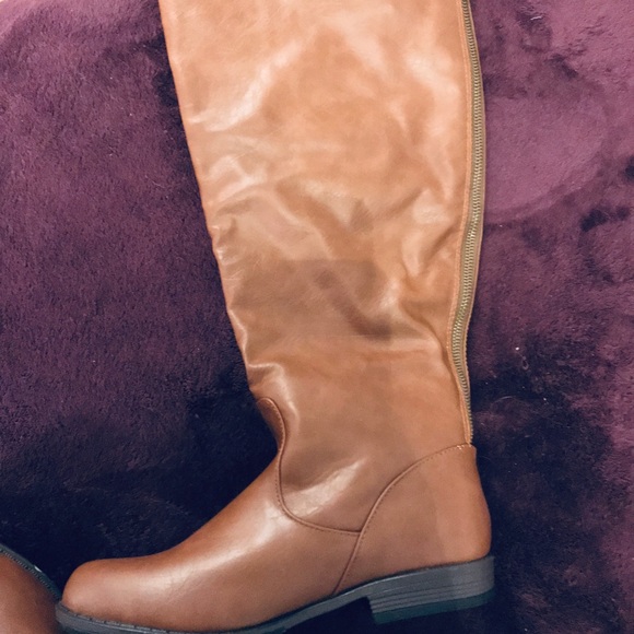 Size 8 women’s tan boots , unknown brand . New - Picture 3 of 5